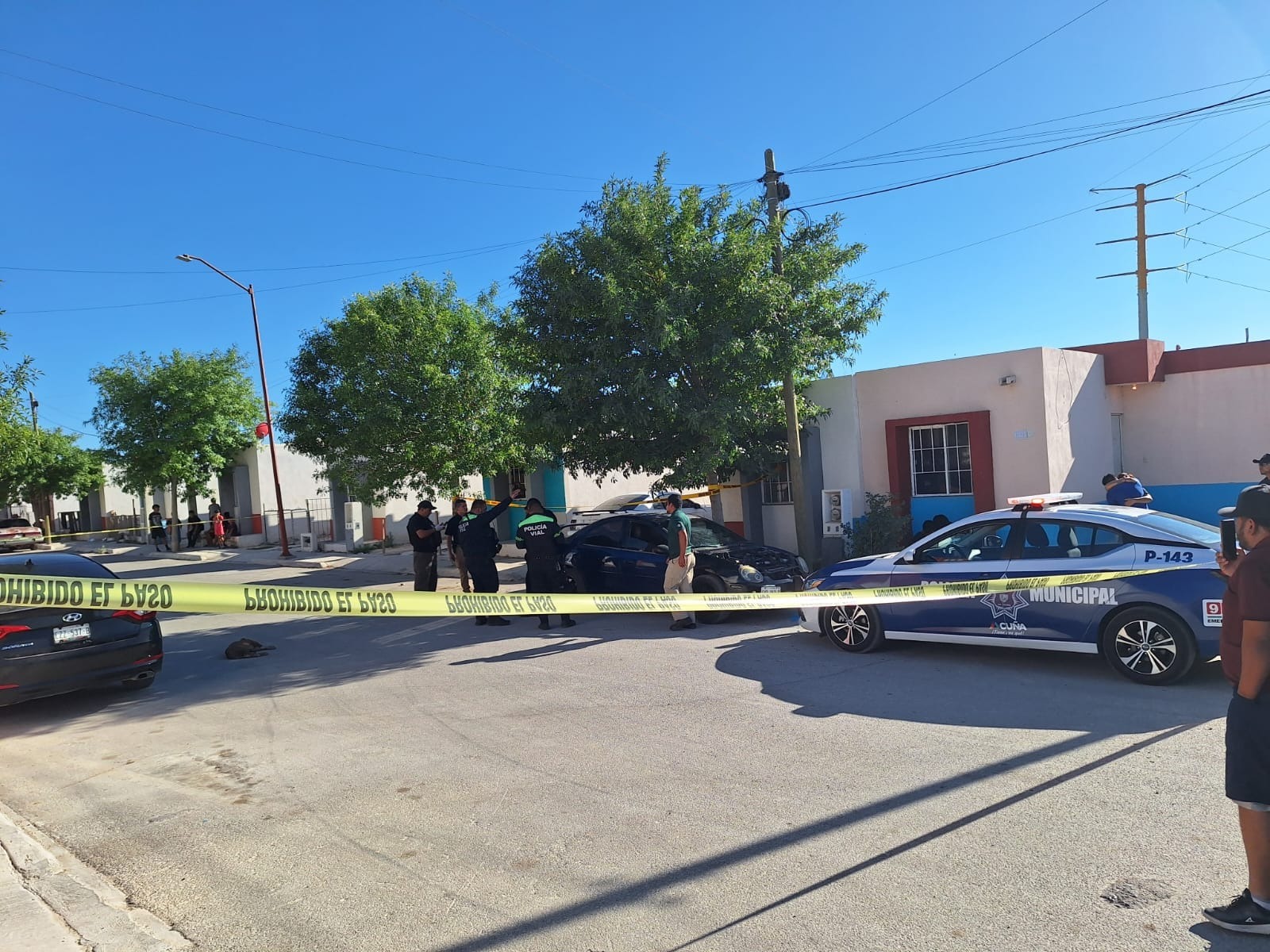 Niña de 3 años muere prensada por un automóvil