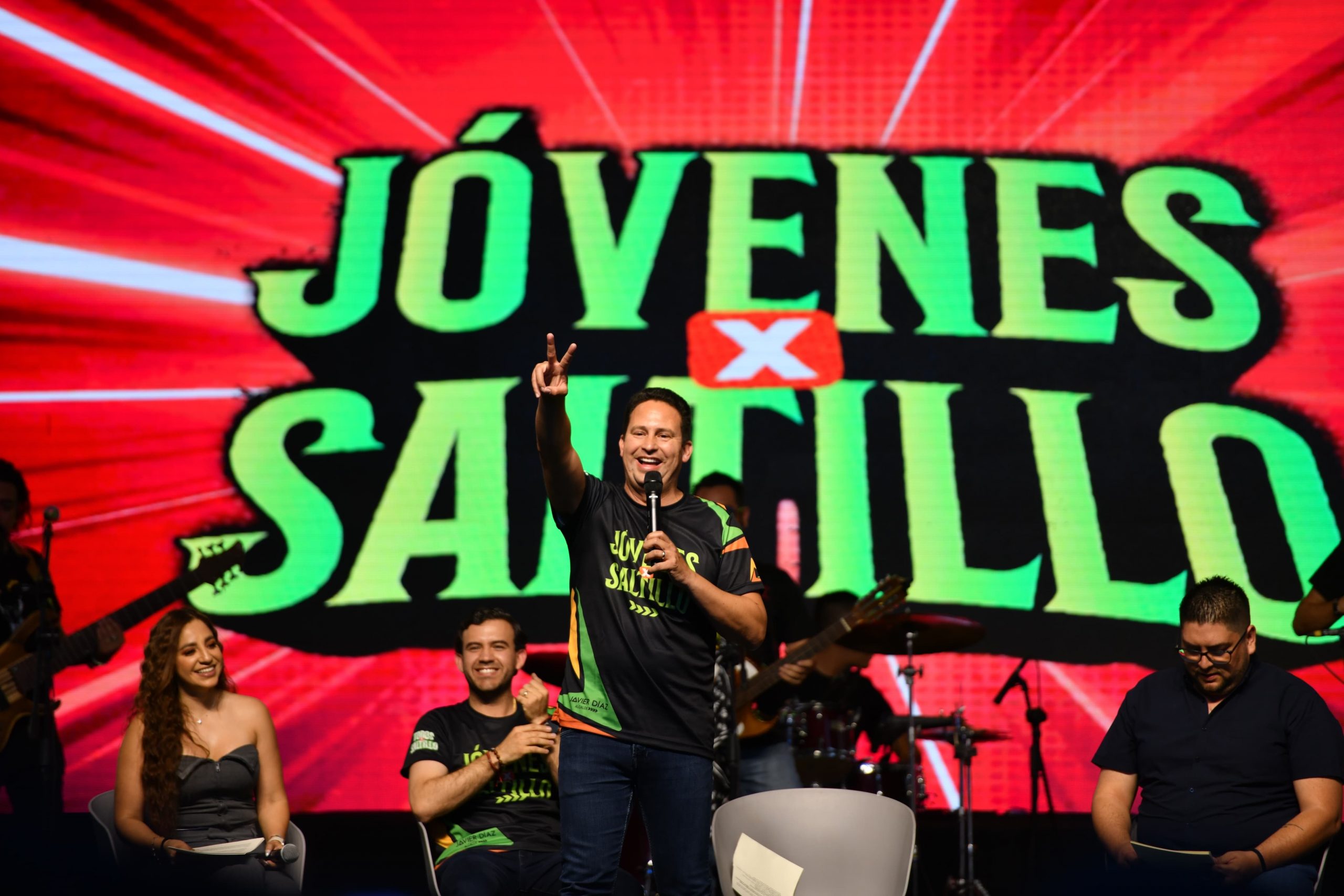 Ofrece Javier oportunidades para jóvenes