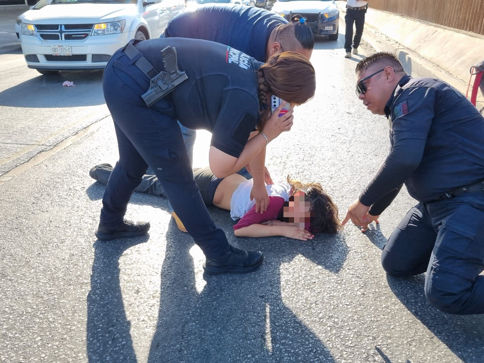 Se lanza jovencita de puente en Torreón