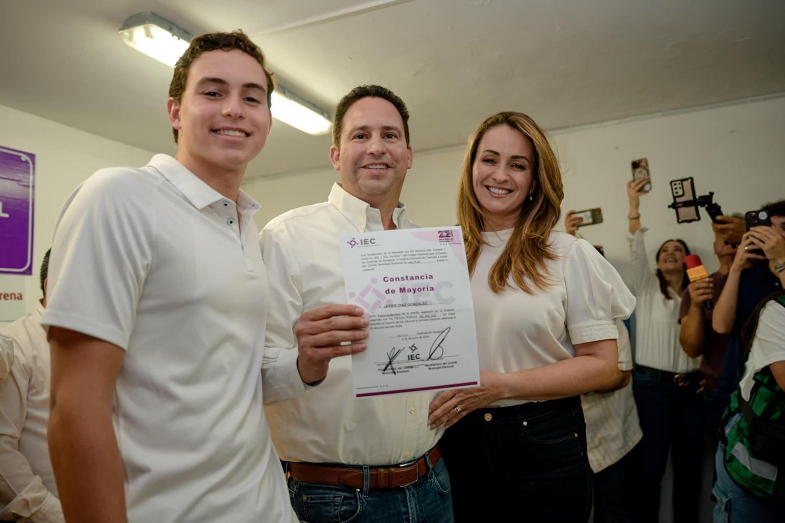 Entregan constancia de mayoría a Javier Díaz