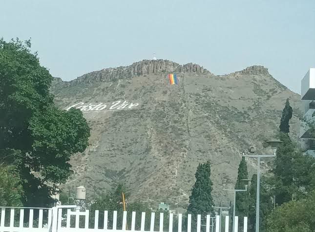Un acto de odio, retiro de bandera