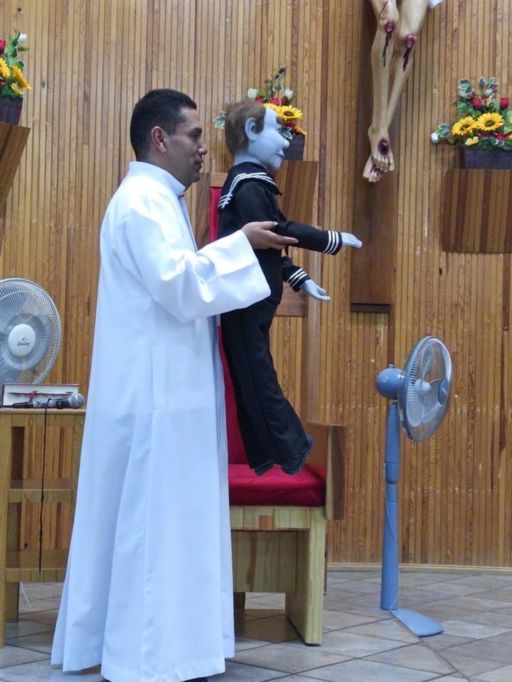 Desiste padre de utilizar marioneta