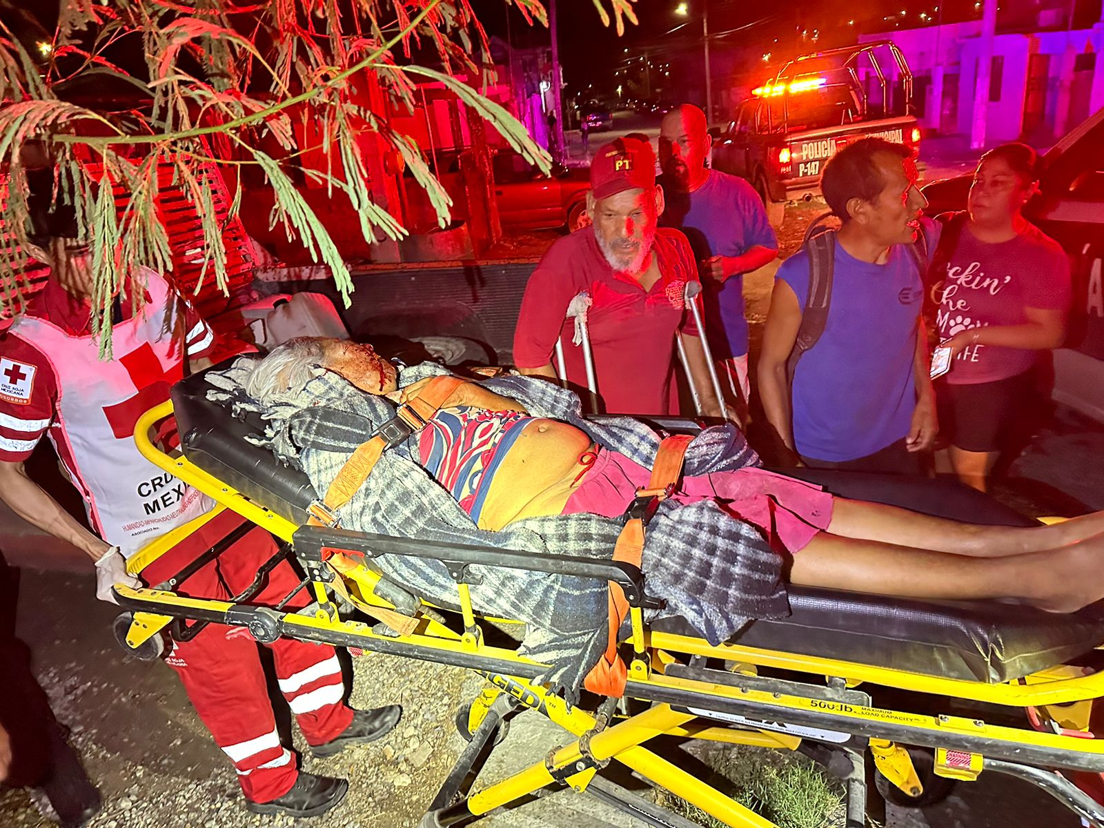 Casi mata a su abuela a golpes