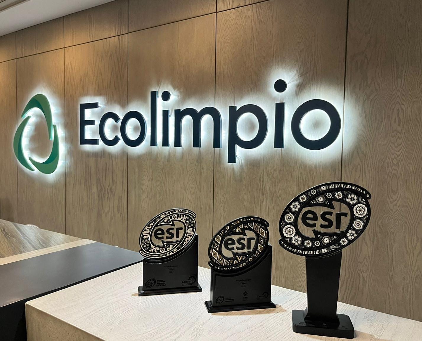 Grupo Ecolimpio, galardonado por tercera vez con el distintivo ESR como Empresa Socialmente Responsable por su compromiso con la responsabilidad social en México