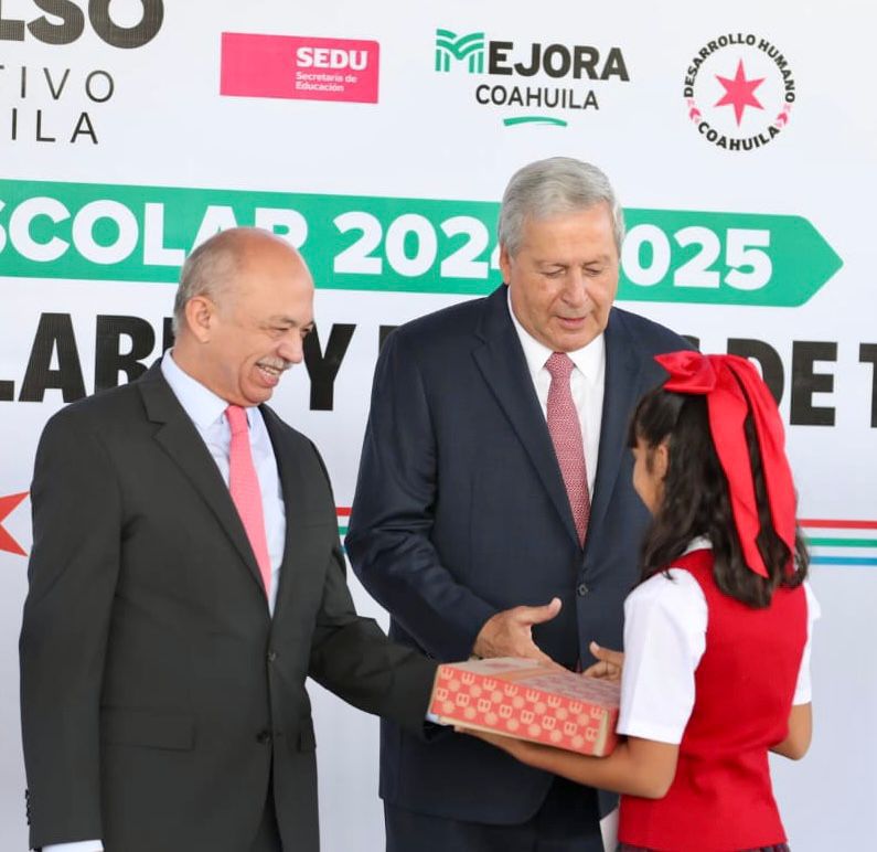 Refrenda Chema Fraustro compromiso con la educación