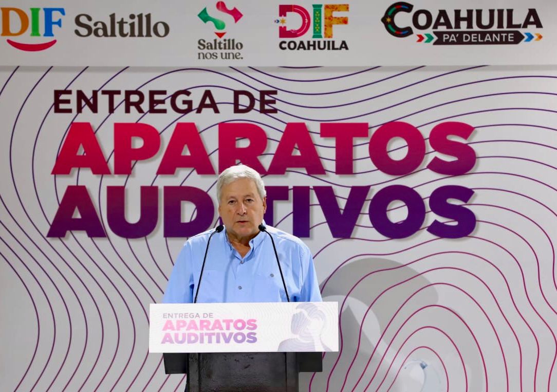 Entregan alcalde y DIF Saltillo más aparatos auditivos
