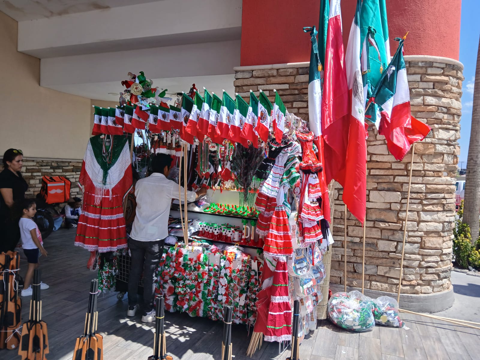 Asoman Fiestas Patrias en puestos y negocios