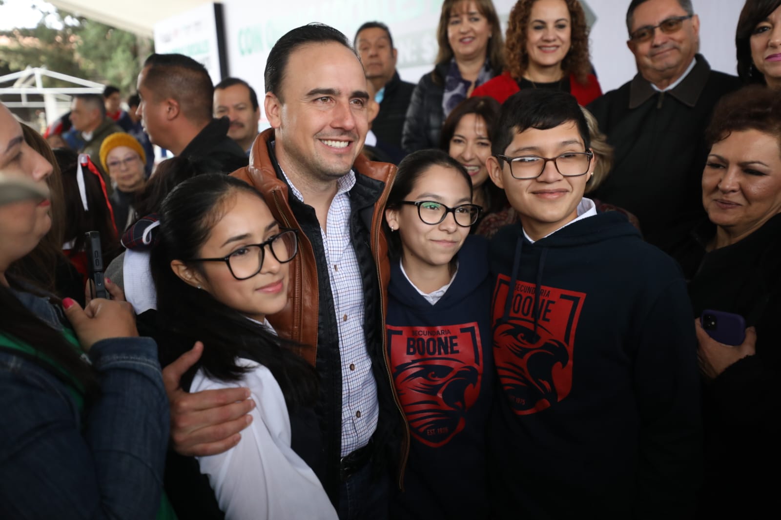 Manolo arranca entrega de más de 500 mil paquetes de útiles escolares