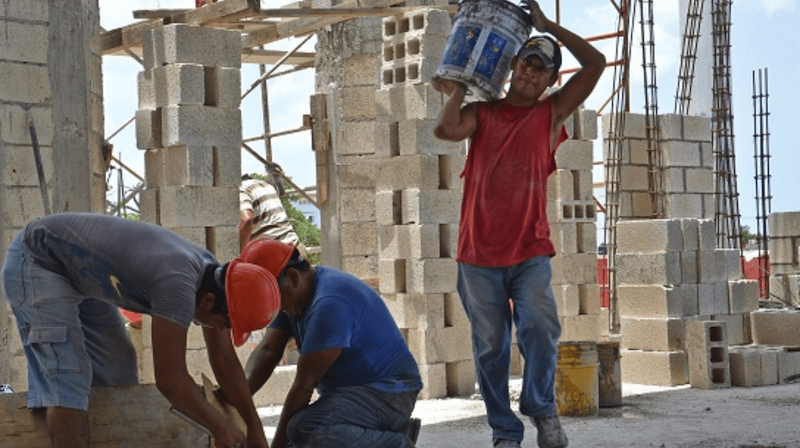 Alistan sanciones a constructoras que contraten menores
