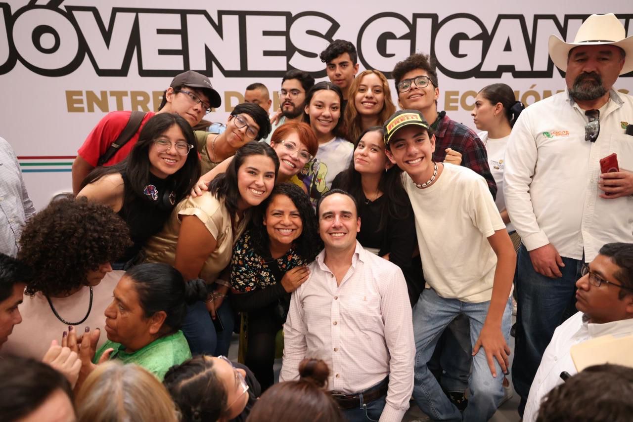 Con los jóvenes, en Coahuila vamos pa’ delante: Manolo