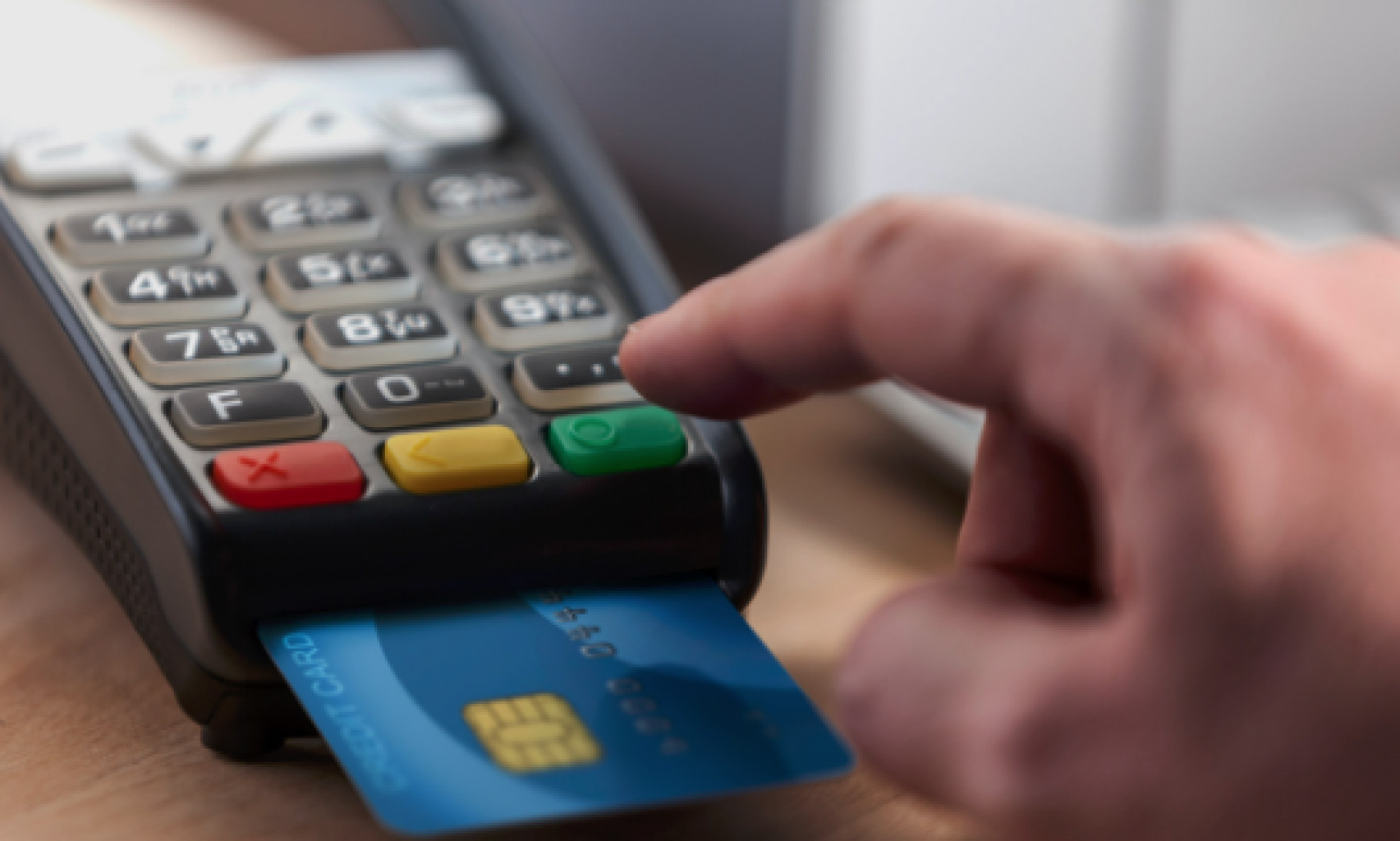 Cobran negocios comisiones ilegales