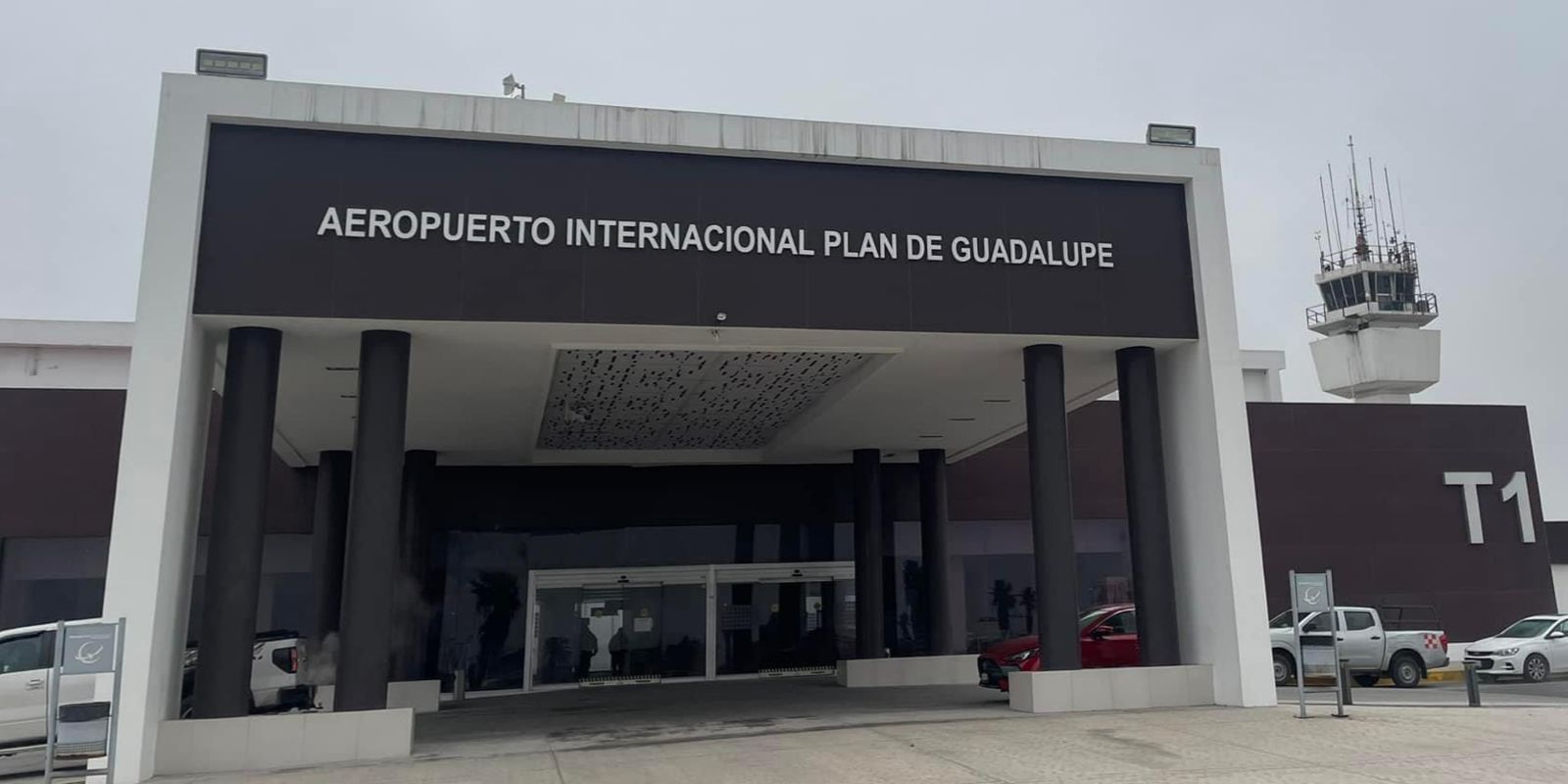 Buscan reactivar vuelos comerciales