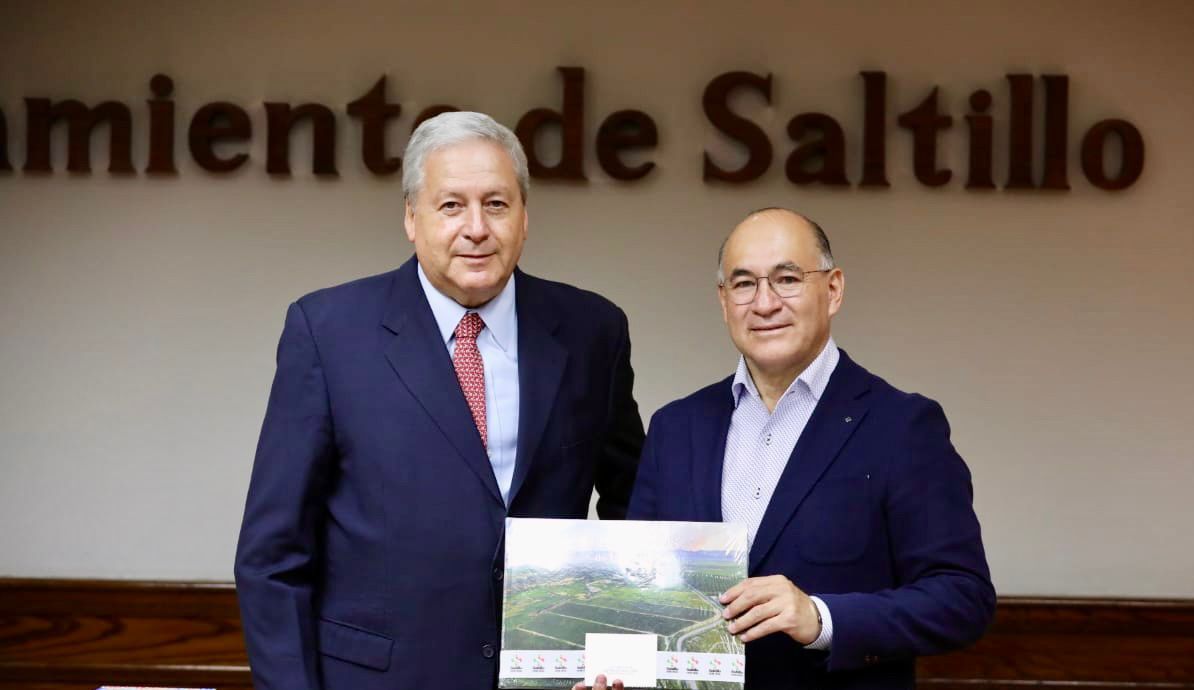 Comparte Chema Fraustro buenas prácticas con alcalde de SLP