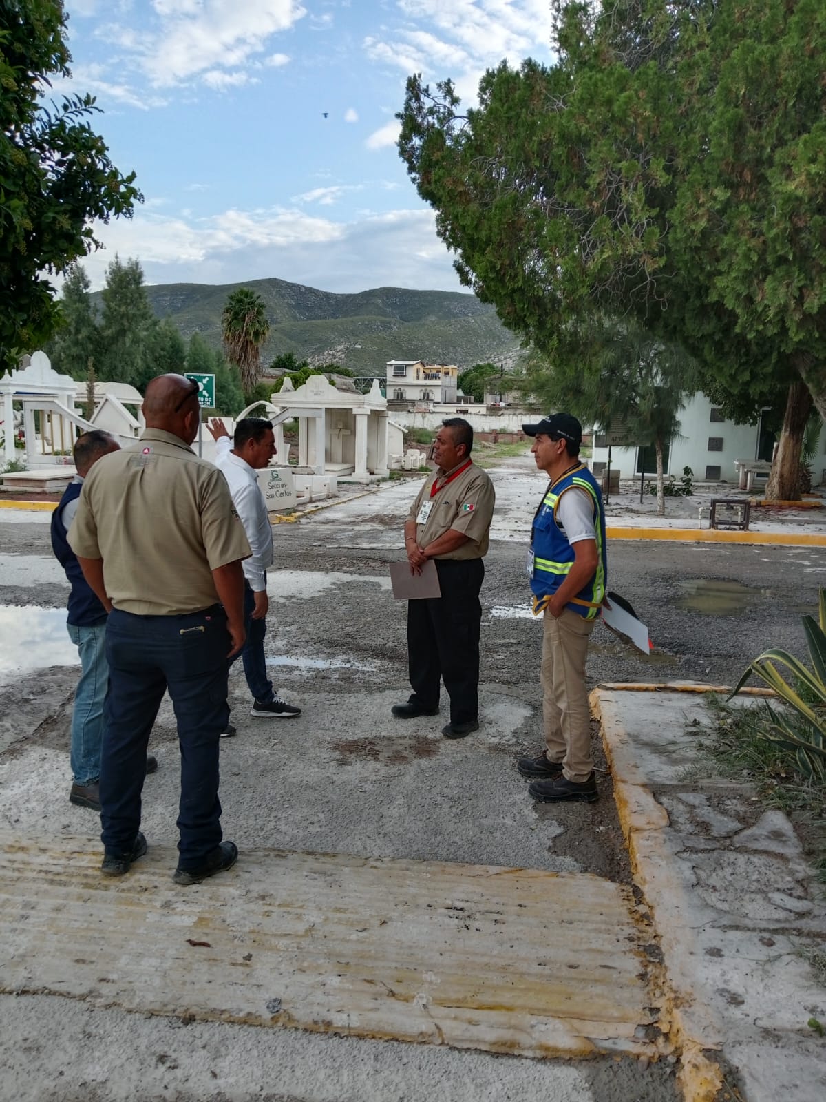 Tras inundación, clausuran Panteón por riesgo sanitario