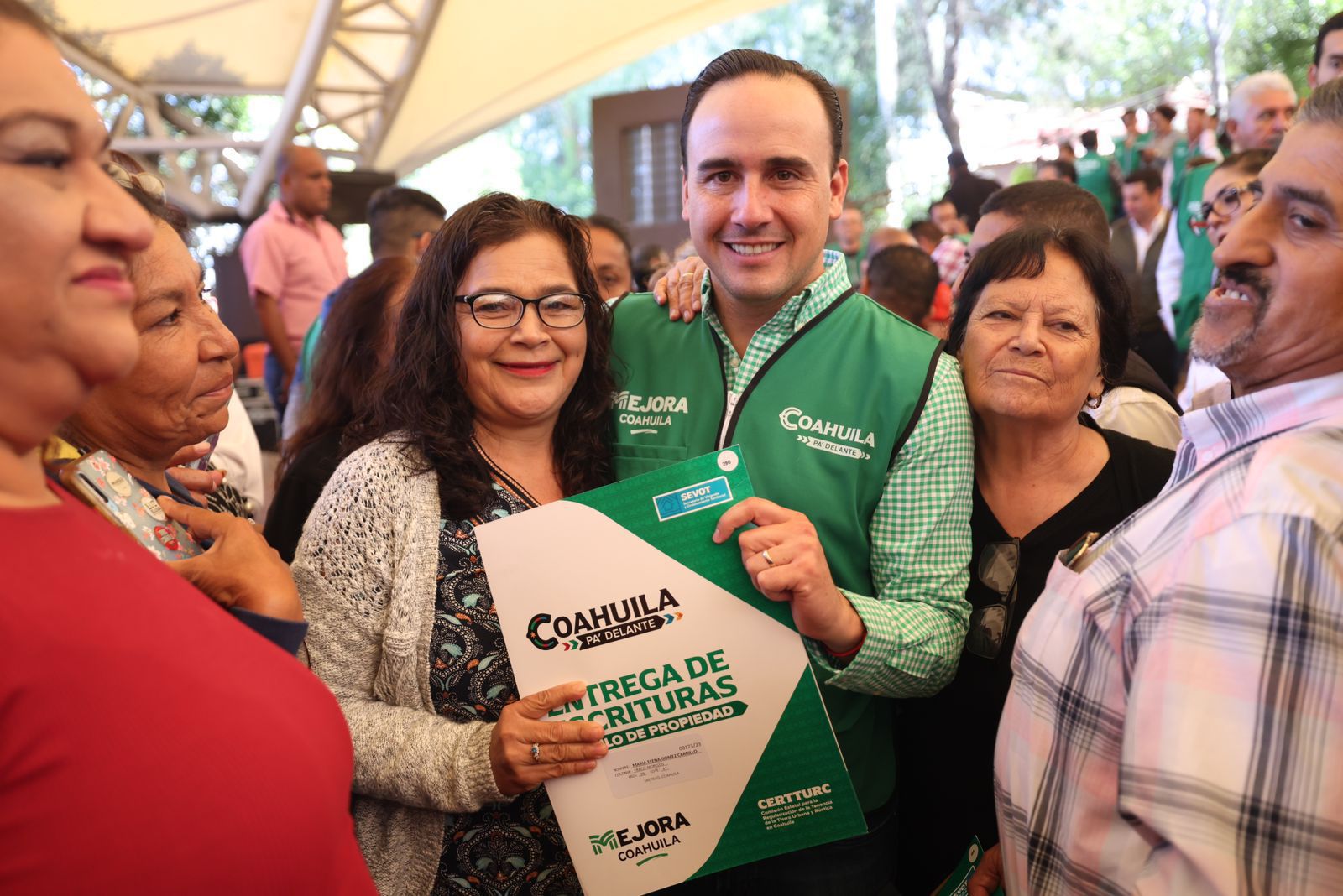Entrega Gobernador más mil 800 escrituras en Coahuila