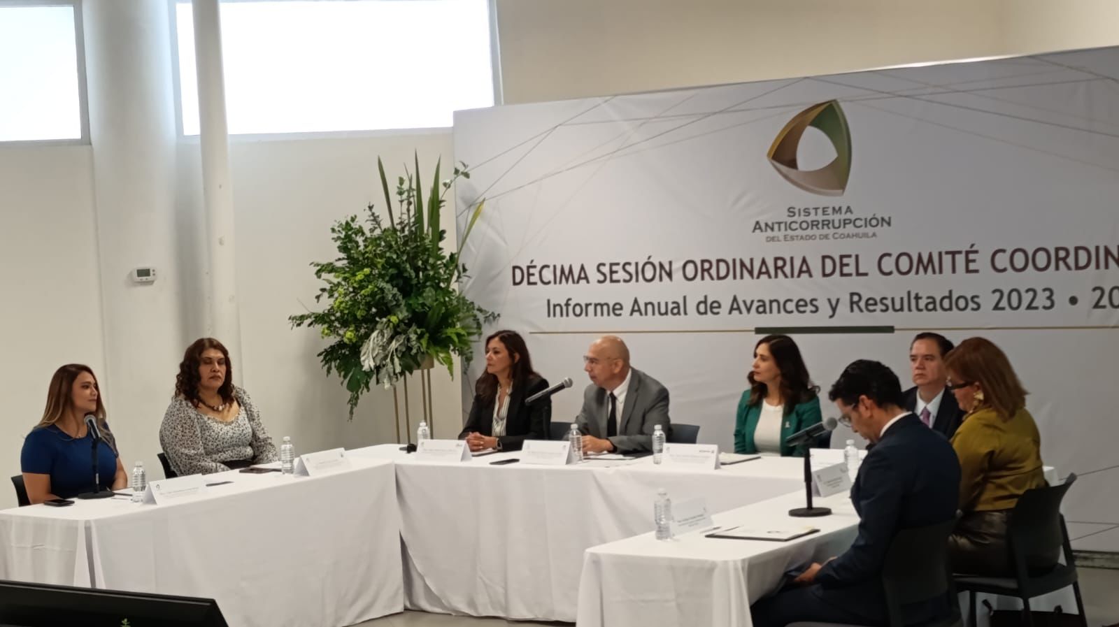Sancionan a 100 servidores públicos