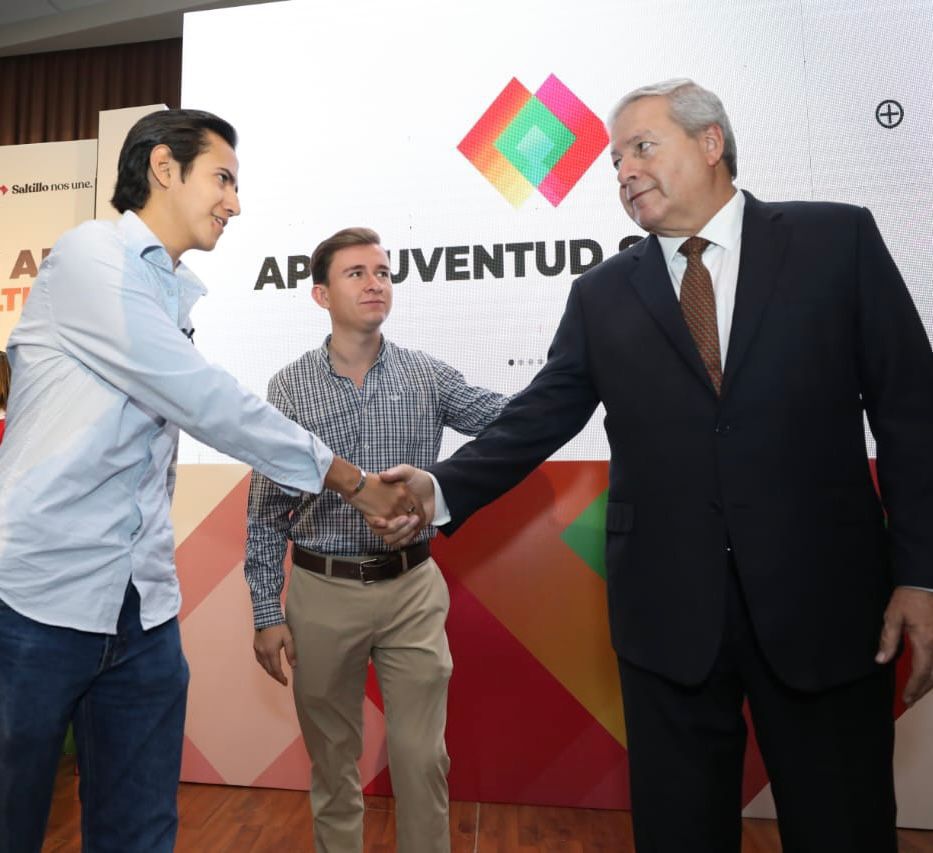 Presenta Chema Fraustro la App Juventud Saltillo