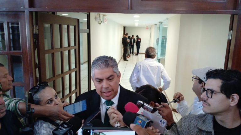 Acusa Paredes madruguete en el PAN