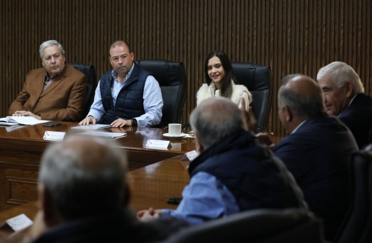 Destaca empresariado trabajo de Chema Fraustro por los Maratones de Obras