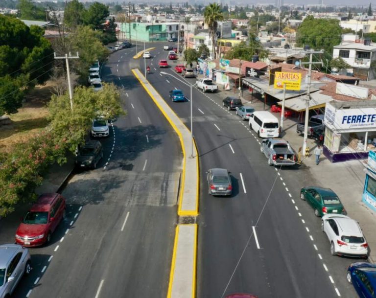Entrega Chema Fraustro repavimentación de bulevar Eulalio Gutiérrez