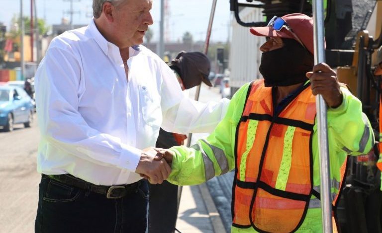 Supervisa Chema Fraustro recarpeteo del bulevar Eulalio Gutiérrez