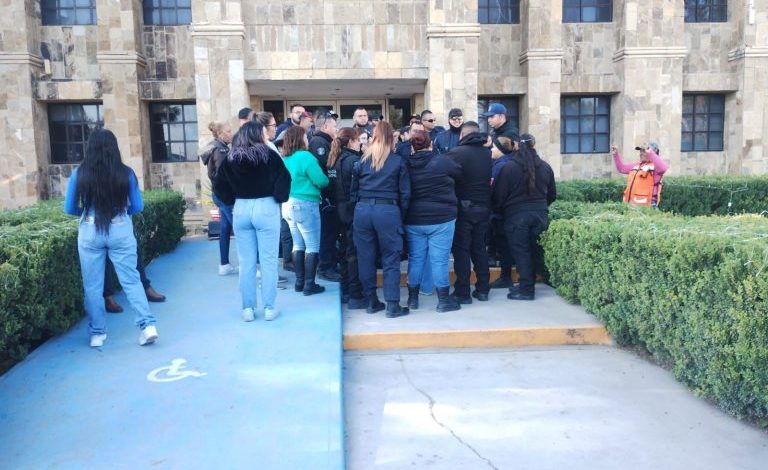 Para burocracia en Múzquiz; interviene Manolo para garantizar pagos