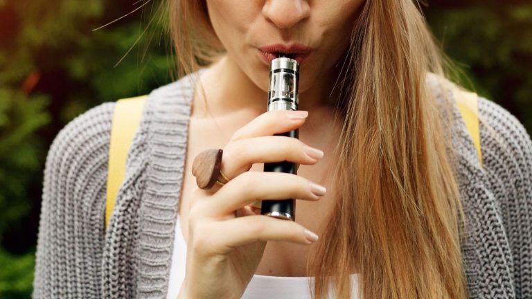 Vapeadores: ¿prohibir o regular?