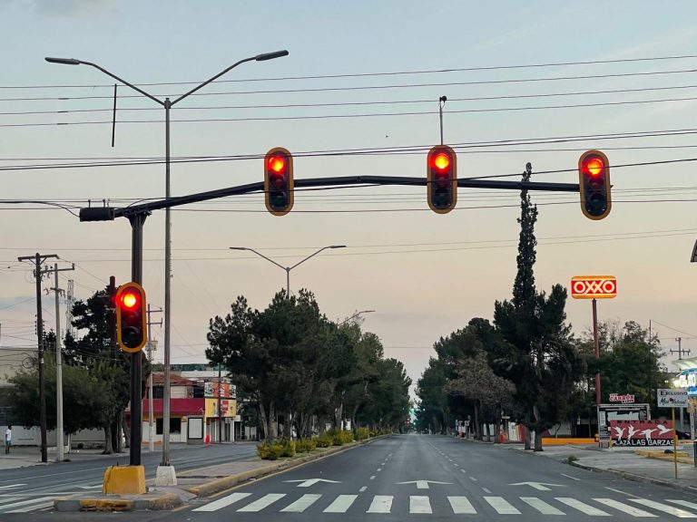 Inician operaciones semáforos inteligentes