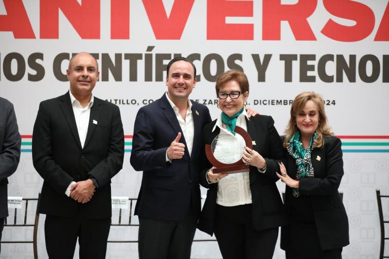Celebra Manolo 30 años del CECyTE Coahuila