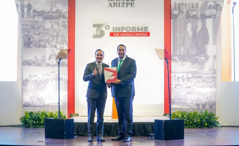 Rinde Chema Morales tercer informe de actividades