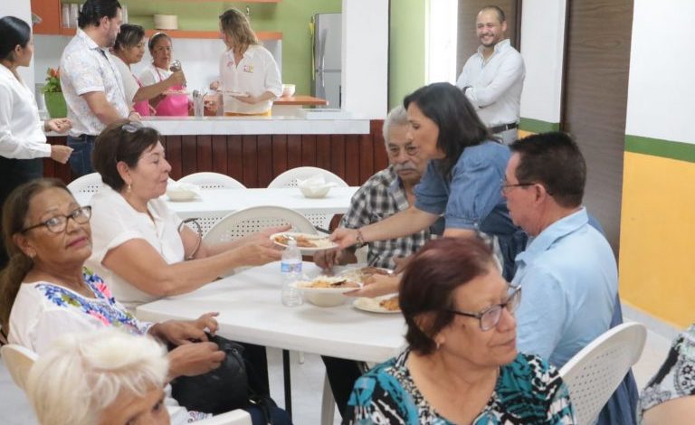 Damos atención de calidad a nuestros adultos mayores: Liliana Salinas