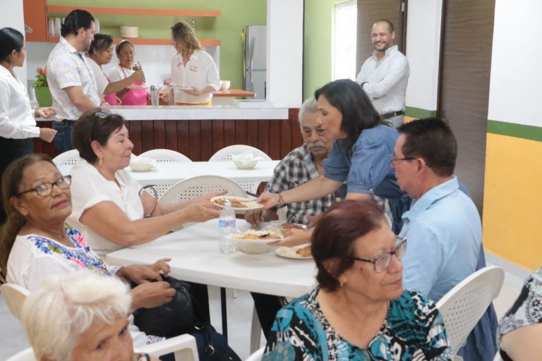 Damos atención de calidad a nuestros adultos mayores: Liliana Salinas