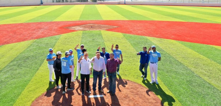 Entrega Chema Fraustro renovado campo del Ateneo