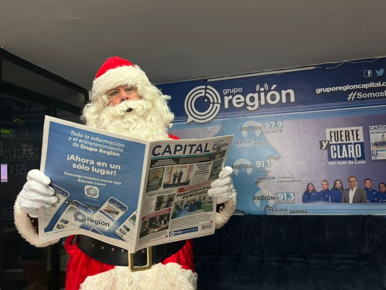 Deja Santa Claus mensaje de alegría en Grupo Región