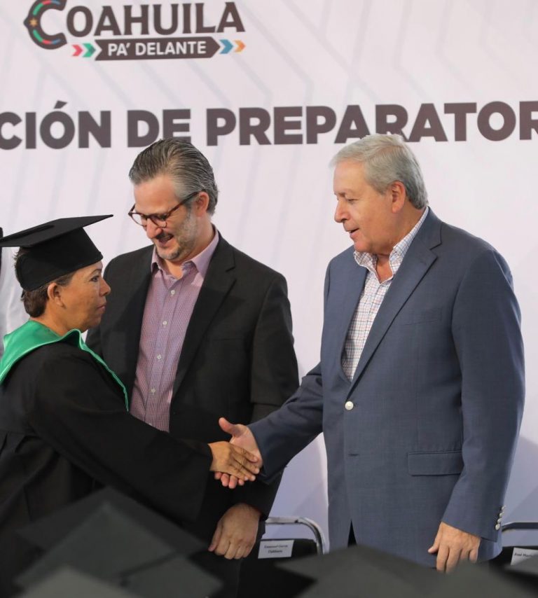 Terminan prepa 276 saltillenses en centros comunitarios