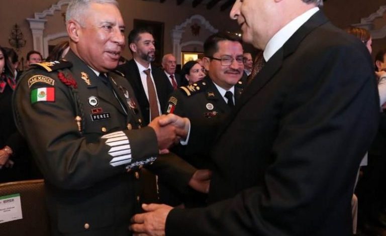 Respaldan líderes trabajo de Chema Fraustro
