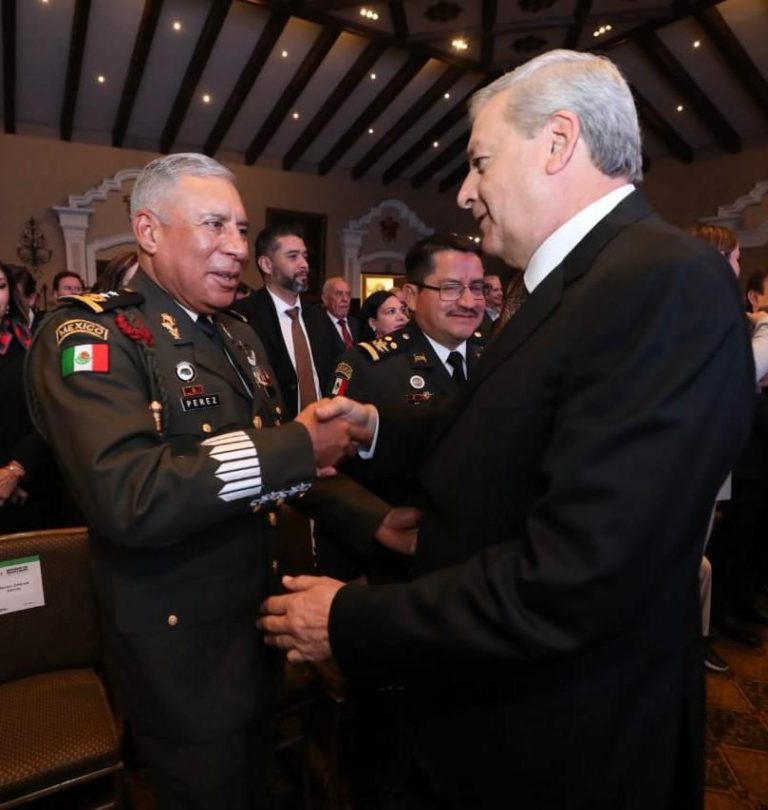 Respaldan líderes trabajo de Chema Fraustro