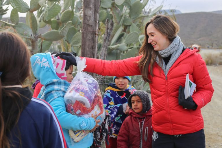 Continúa Edna Dávalos atendiendo necesidades en su distrito