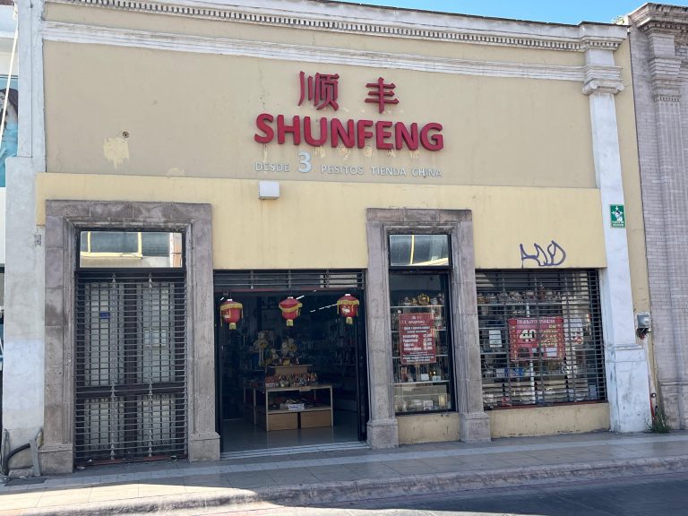 Piso parejo a tiendas chinas, exige Canaco