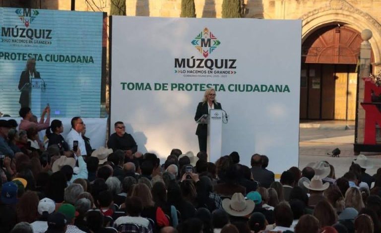 “El circo ya se acabó”, asegura Laura Jiménez al tomar protesta como alcaldesa de Múzquiz