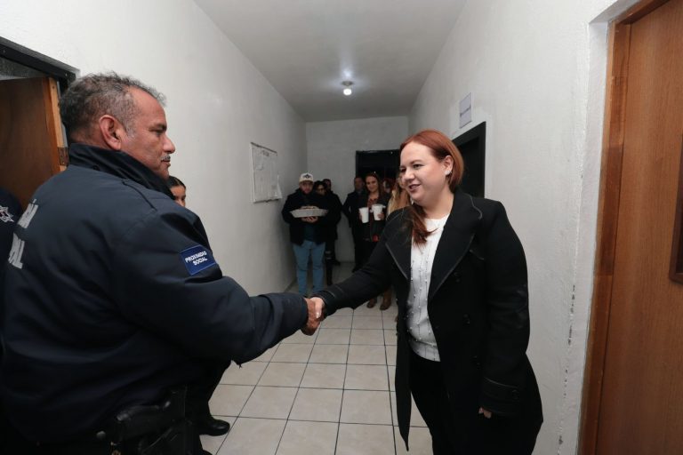 Arranca administración alcaldesa Ana Karen Sánchez con la entrega de cenas de Año Nuevo