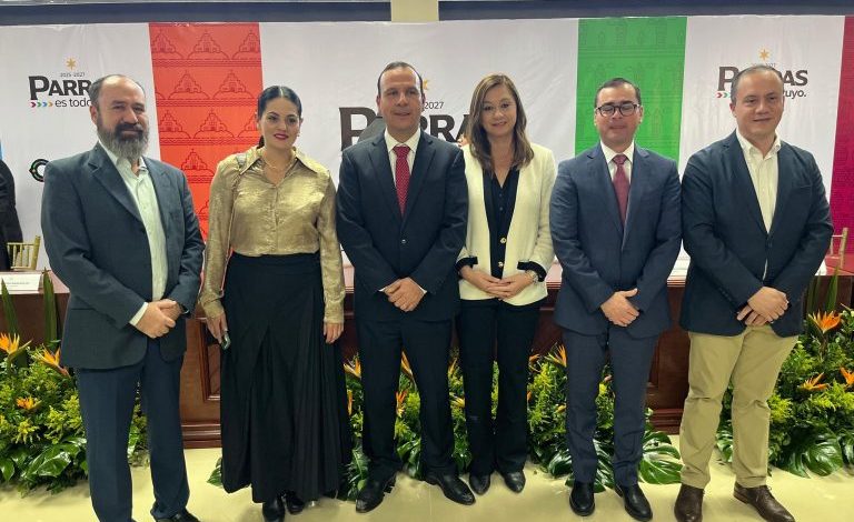 Renueva Fernando Orozco compromiso con Parras; rinde protesta como alcalde