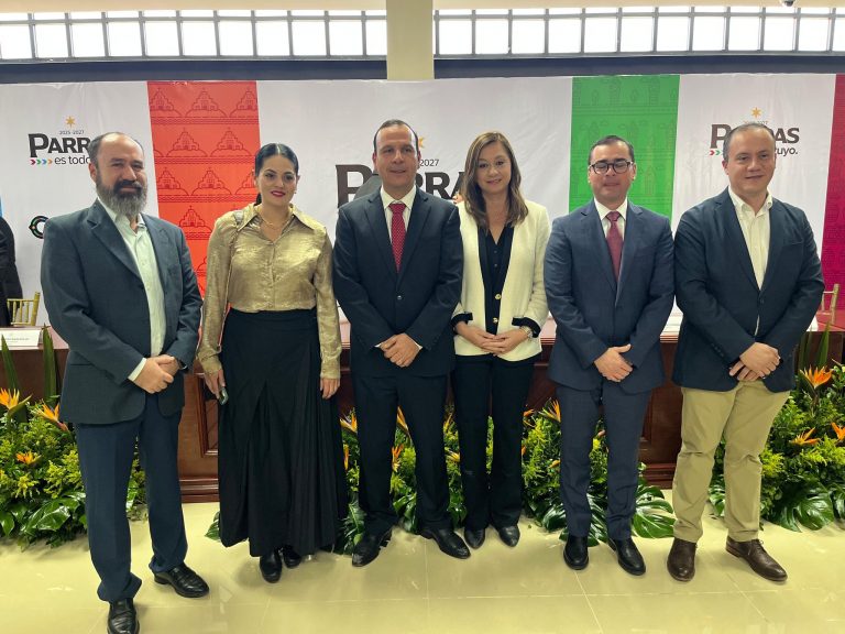 Renueva Fernando Orozco compromiso con Parras; rinde protesta como alcalde