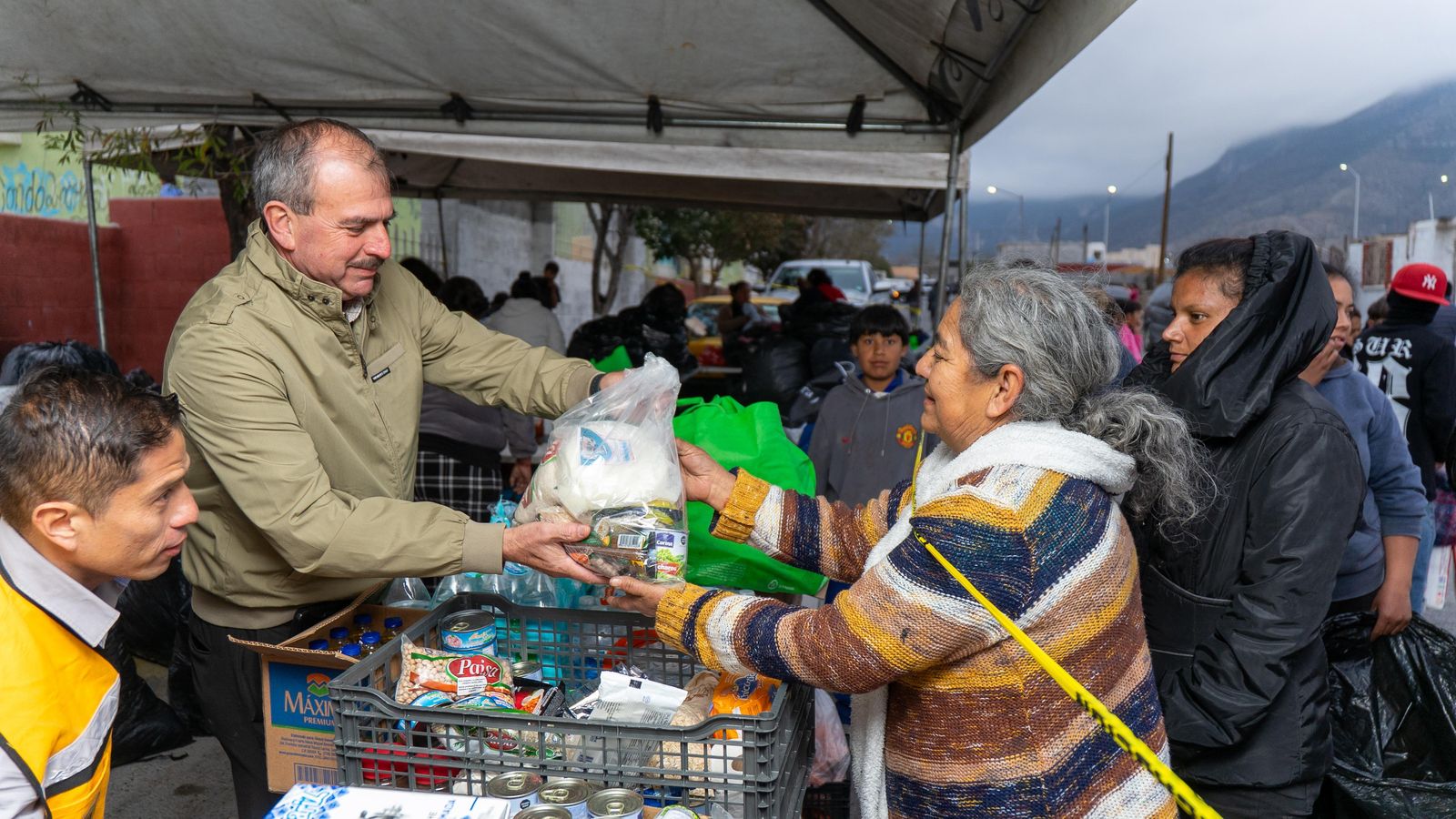 Atiende Gobierno de Saltillo a afectados por incendio en “Las Isabeles”