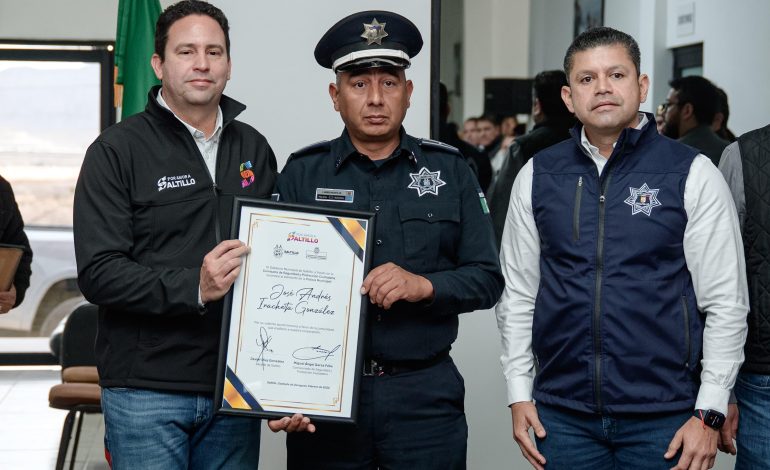 Reconoce Javier Díaz a policías que rescataron a familia de incendio