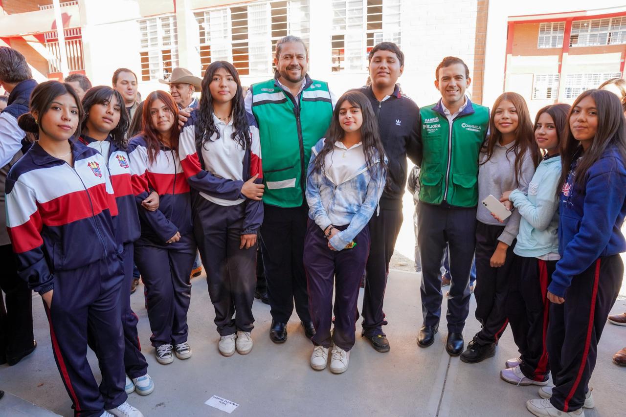 Entregan Tomás Gutiérrez y Gabriel Elizondo obras educativas