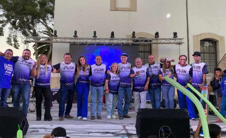 Celebra 1 año la 88.3 de FM