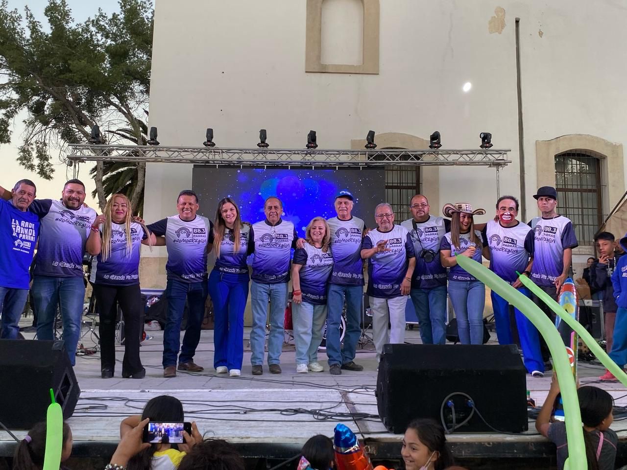 Celebra 1 año la 88.3 de FM