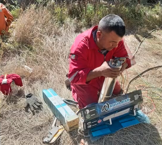 Se instalan 2 nuevas bombas sumergibles en los pozos, huertas y tanque