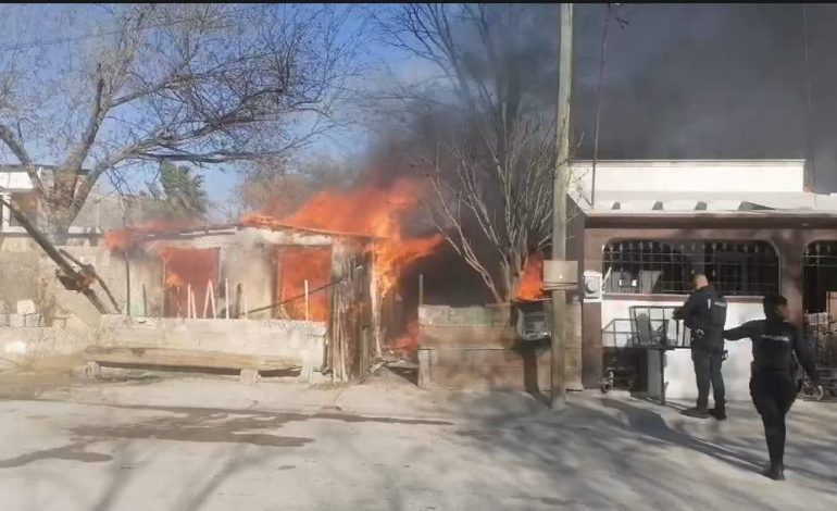 Muere niño atrapado en incendio de su casa